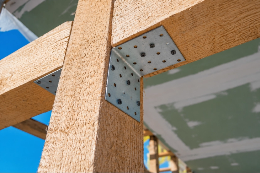 Wooden frame joint with metal bracket